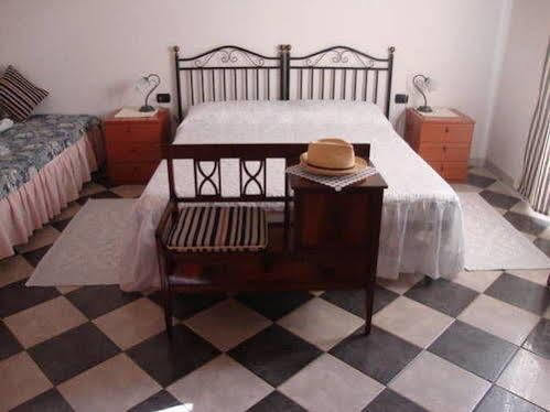 Bed & Breakfast Casa Pisanu Narbolia Exterior foto